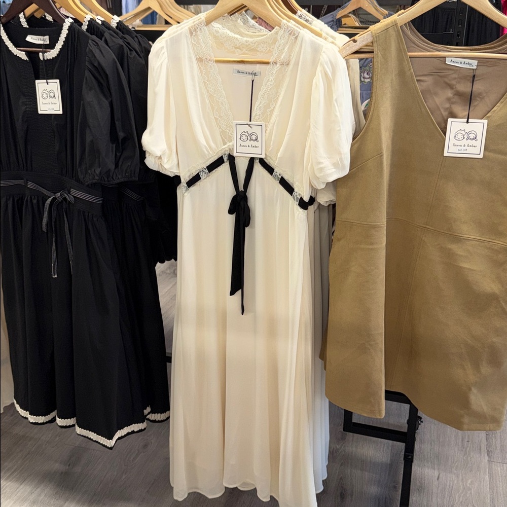 Aaron & amber V Neck Lace Insert Midi Dress
with Bow - Picture 11 of 12